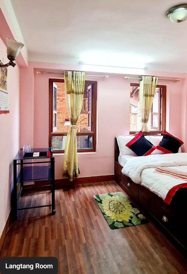 Annapurna Guest House And Rooftop Restaurant Bhatgoan Esterno foto